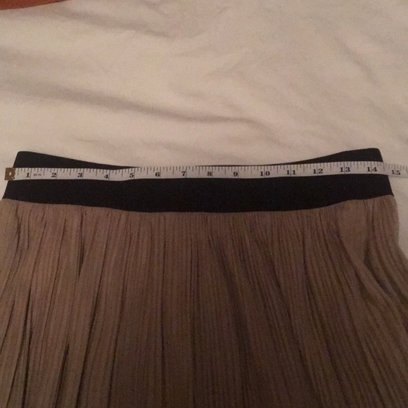 BCBG MAX AZRIA pleated skirt - Picture 10 of 10